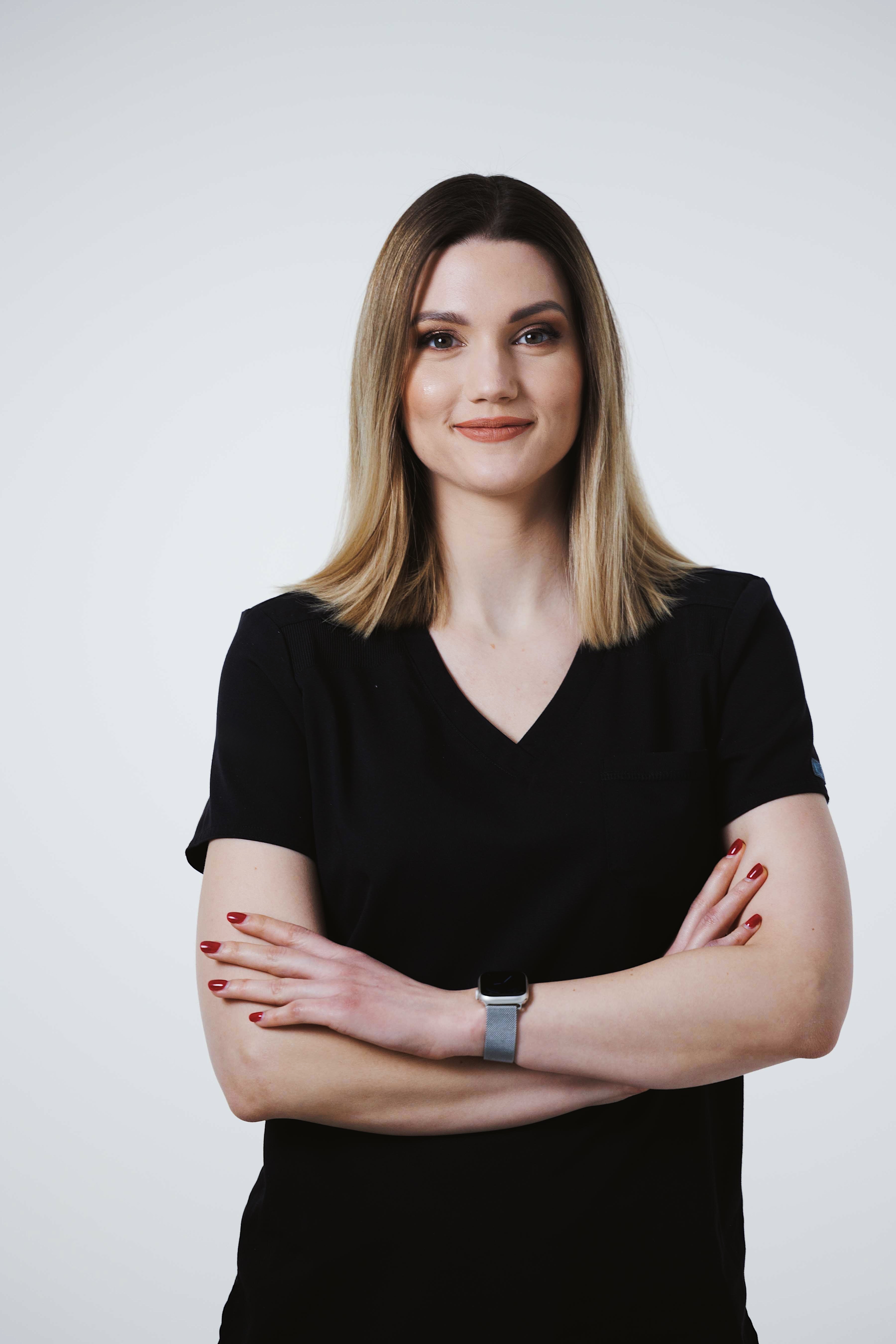 Dr. Ceglédi Laura